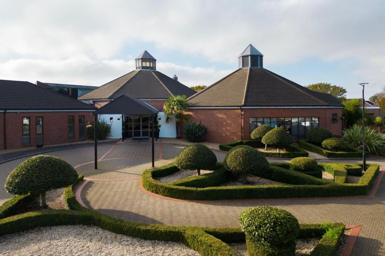 Delta Hotels By Marriott Waltham Abbey Exterior foto