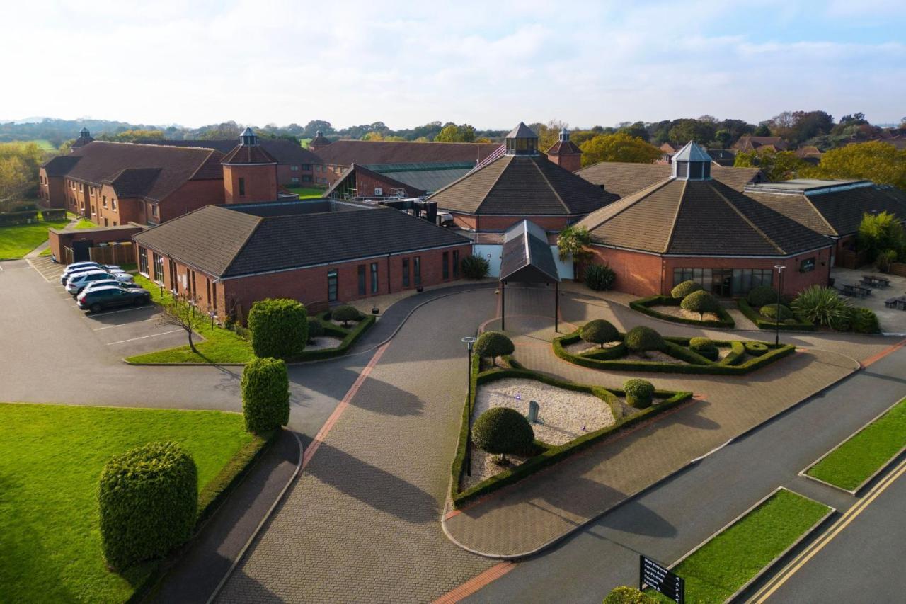 Delta Hotels By Marriott Waltham Abbey Exterior foto