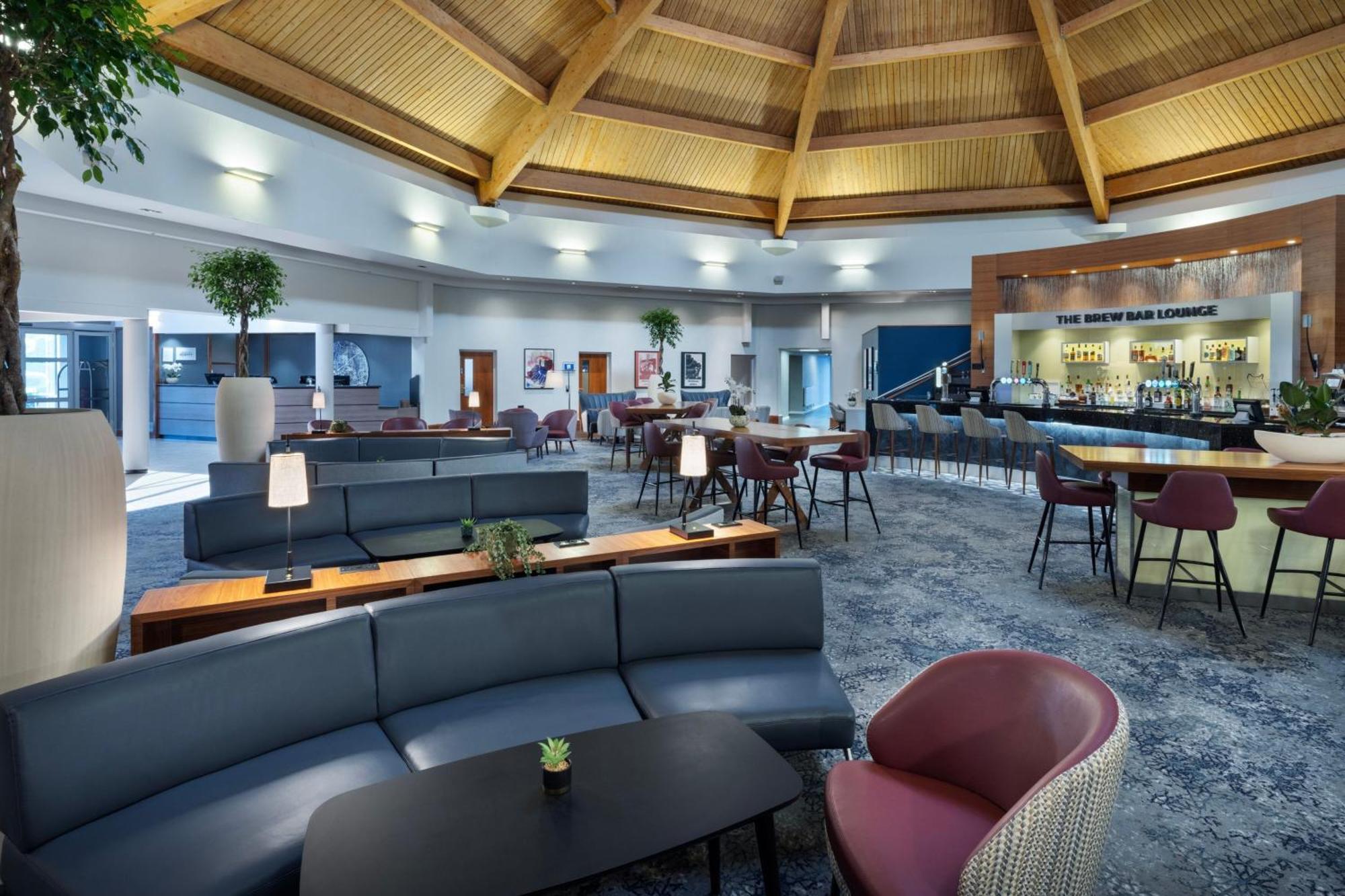 Delta Hotels By Marriott Waltham Abbey Exterior foto