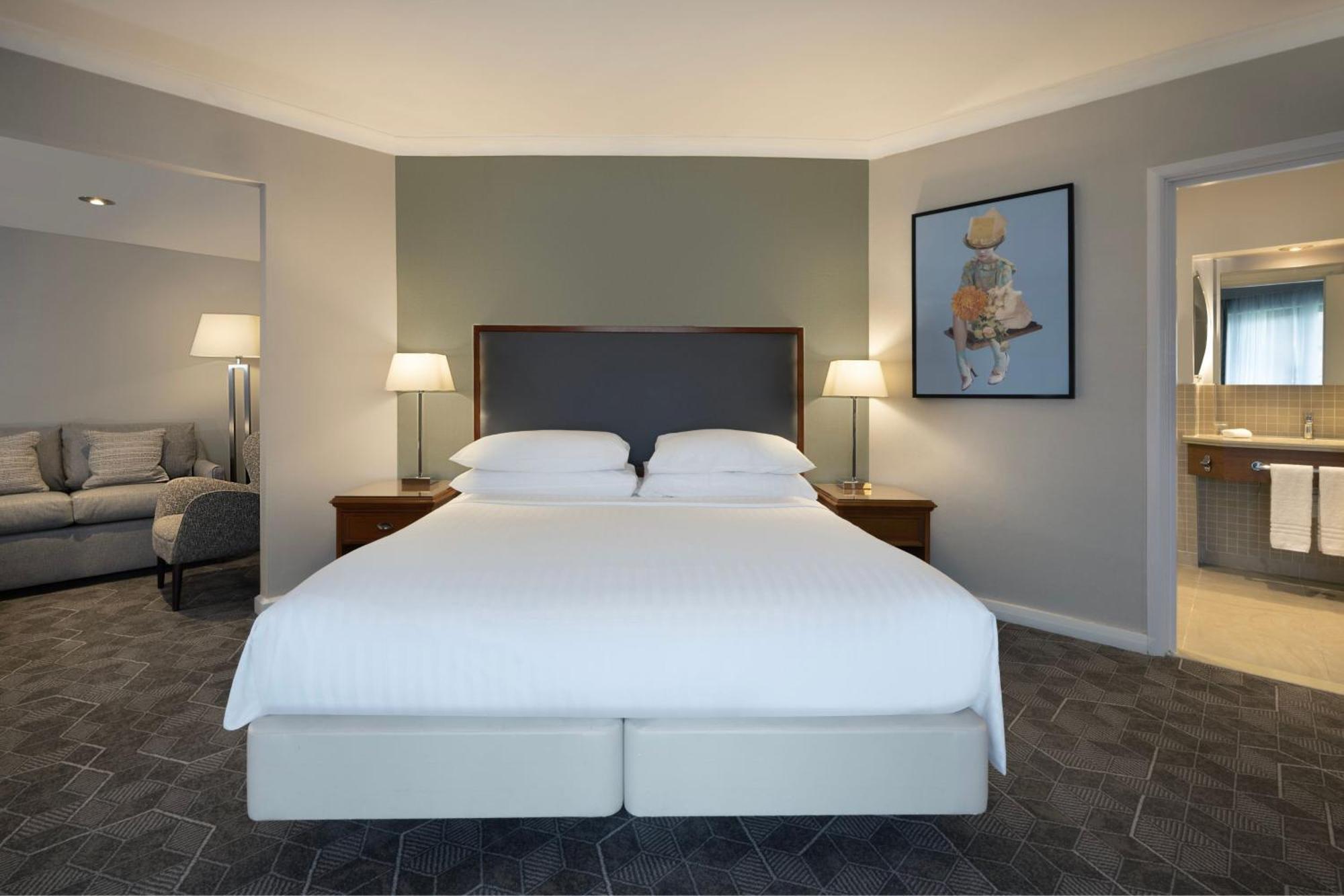 Delta Hotels By Marriott Waltham Abbey Exterior foto