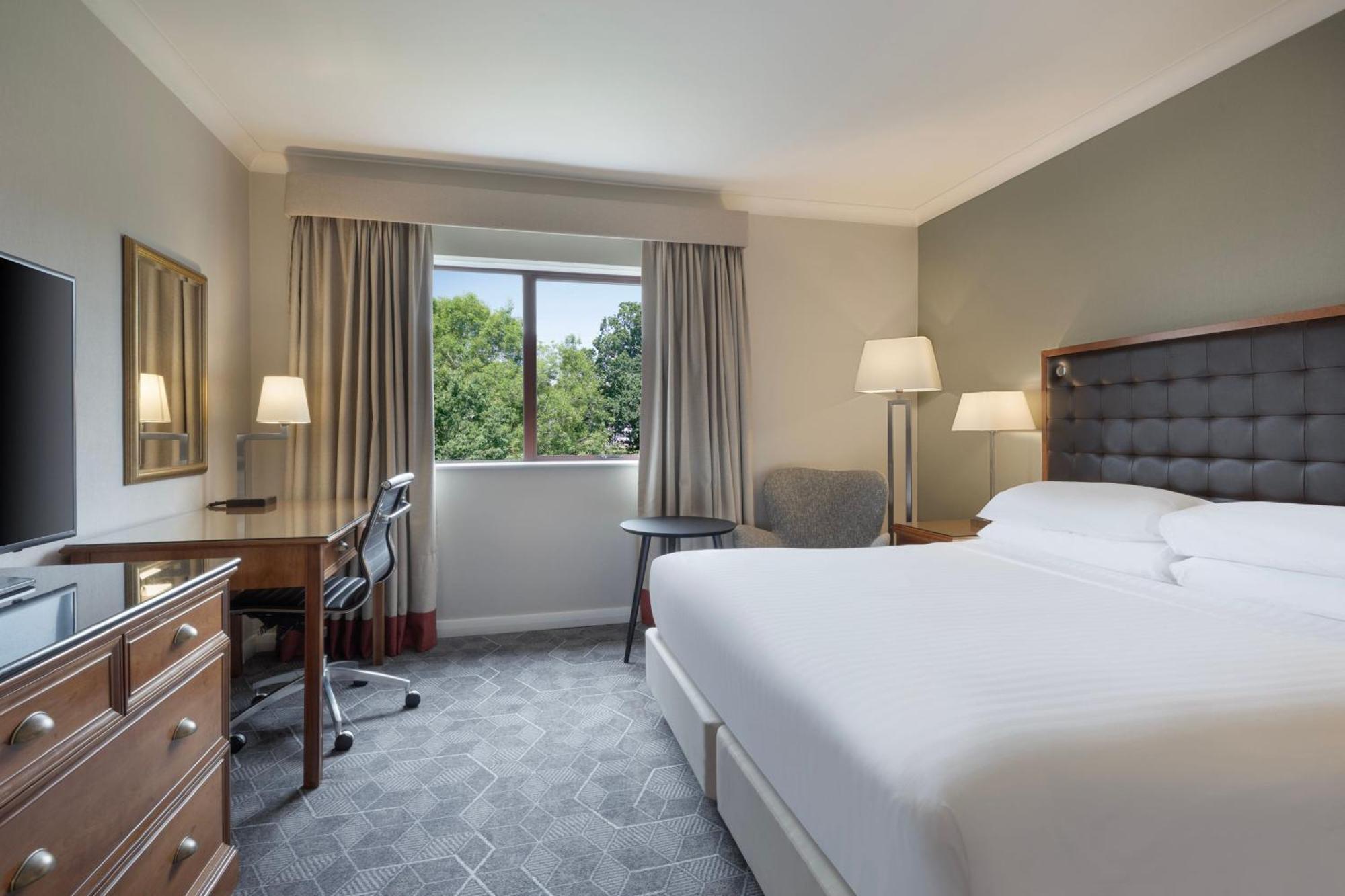 Delta Hotels By Marriott Waltham Abbey Exterior foto