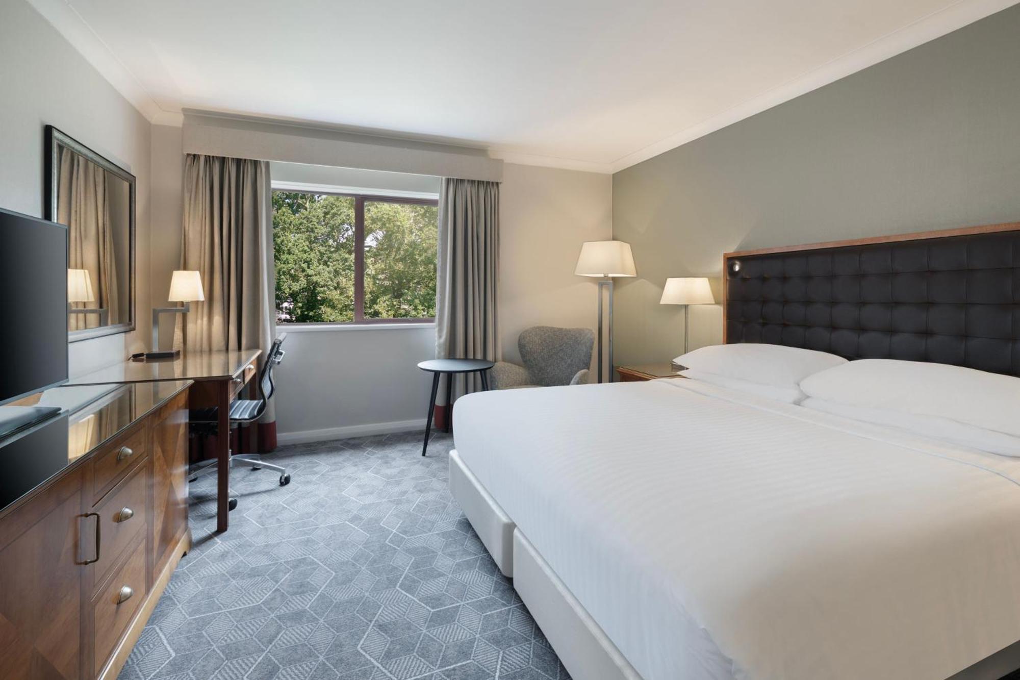 Delta Hotels By Marriott Waltham Abbey Exterior foto