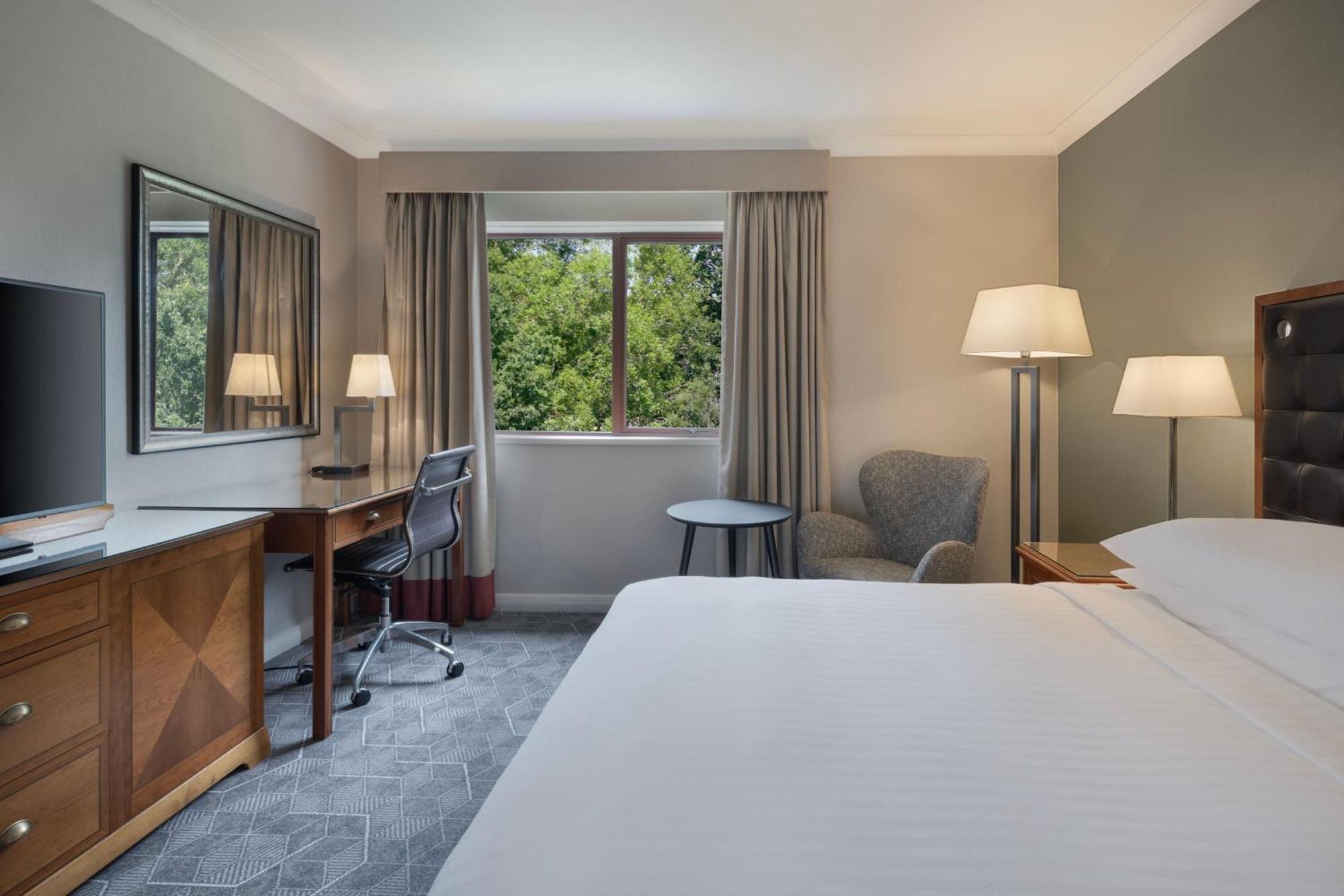 Delta Hotels By Marriott Waltham Abbey Exterior foto