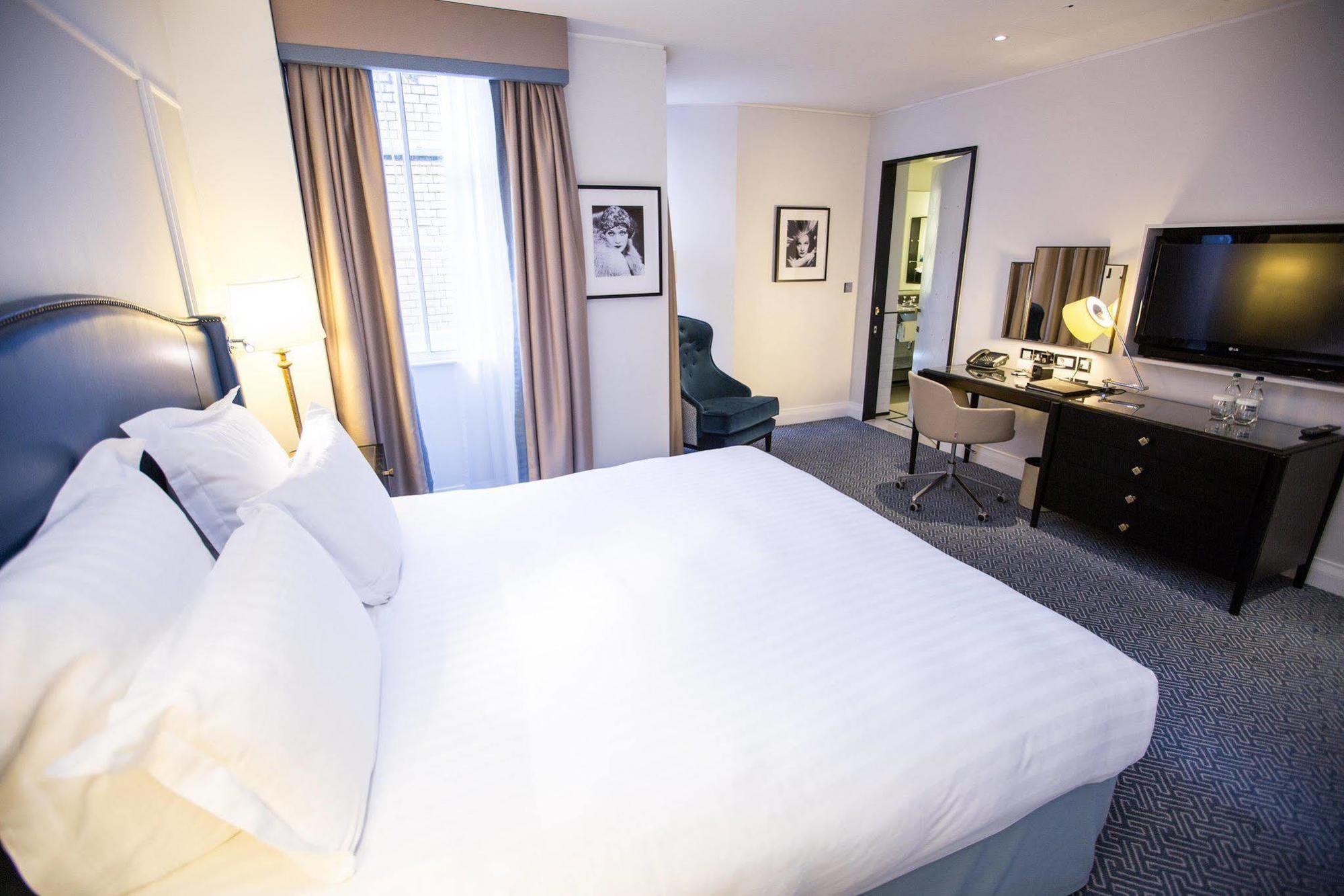 Delta Hotels By Marriott Waltham Abbey Exterior foto