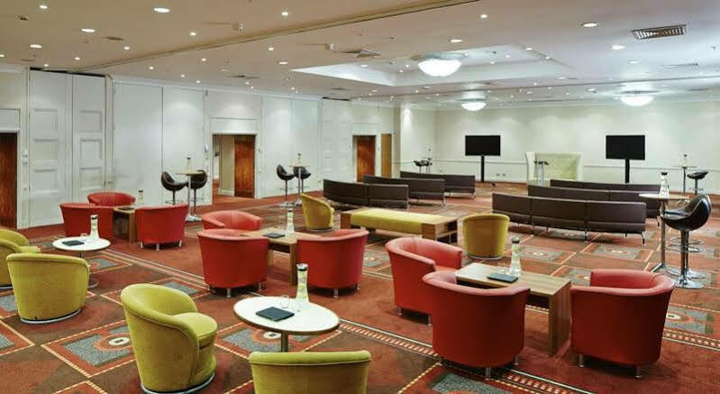 Delta Hotels By Marriott Waltham Abbey Exterior foto